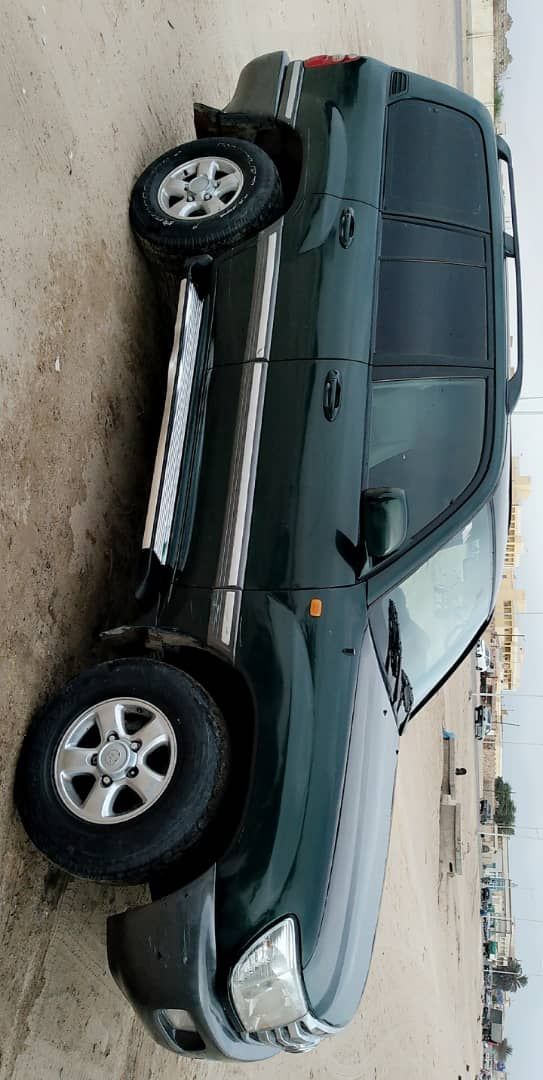 Toyota Land Cruiser Vx نظيفة مزالت كاملة الوثائق