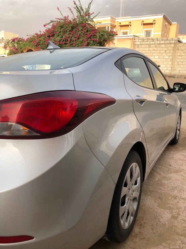 Hyundai Elantra 2015 BVA, état impeccable, 34,000KM 