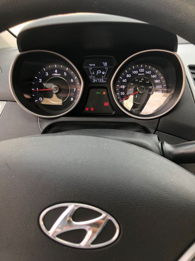 Hyundai Elantra 2015 BVA, état impeccable, 34,000KM 