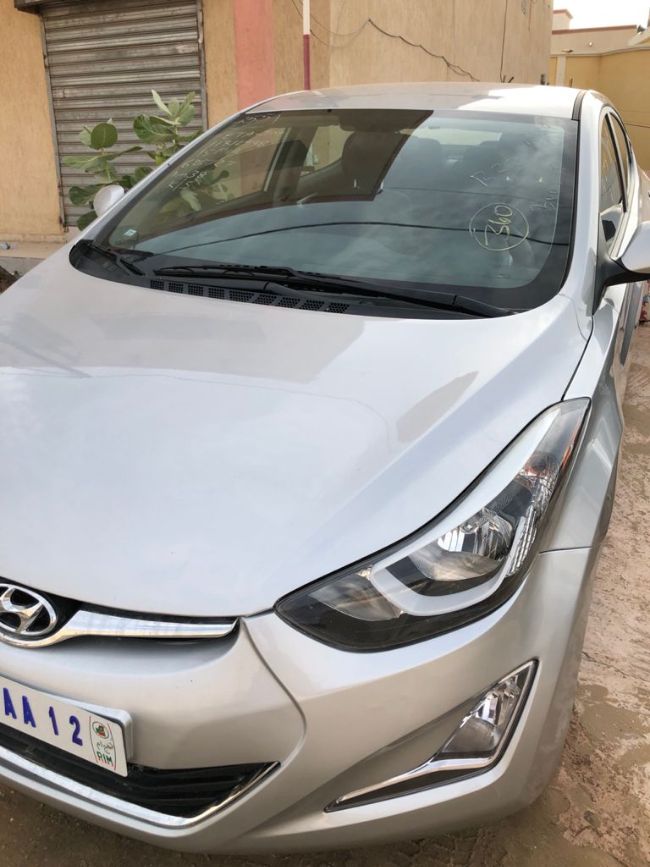 Hyundai Elantra 2015 BVA, état impeccable, 34,000KM 