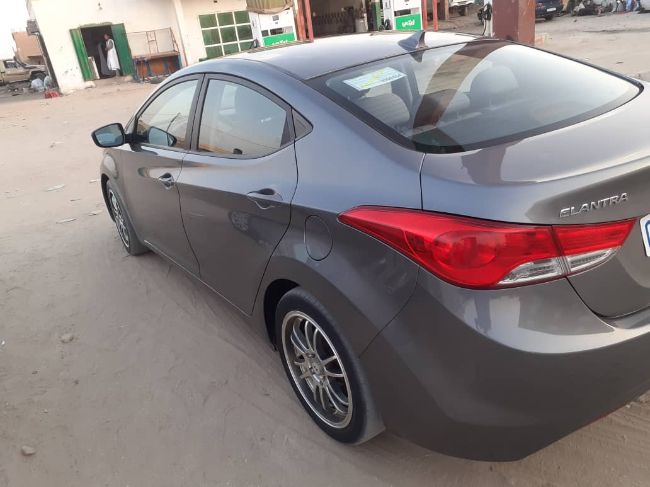 Hyundai   Elantra 2013