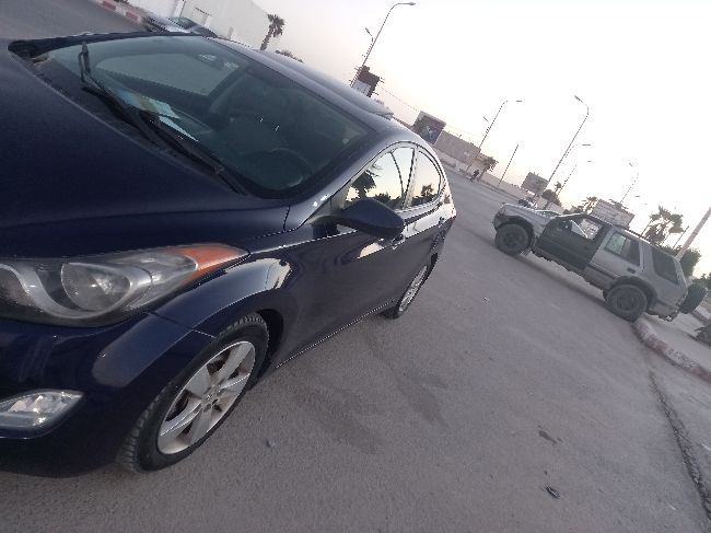 Hyundai   Elantra 2013