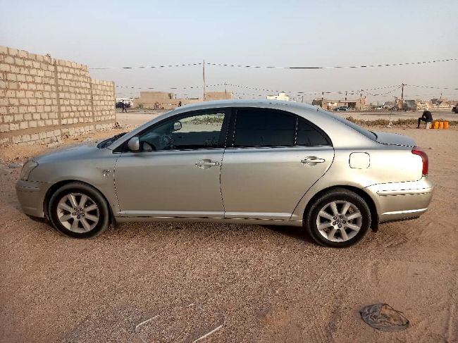 Toyota  Avensis  2004