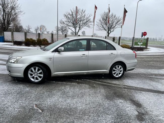 TOYOTA AVENSIS TRES BON ETAT 