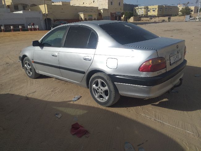 Avensis 2.0 مكينة ماتطلص حركة جيدة 