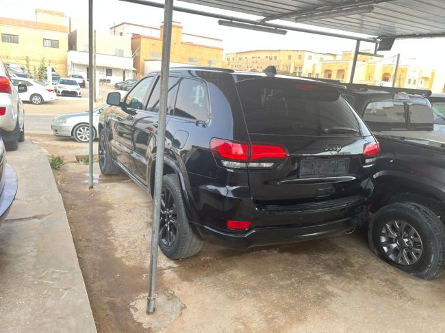 JEEP GRAND CHEROKEE LAREDO