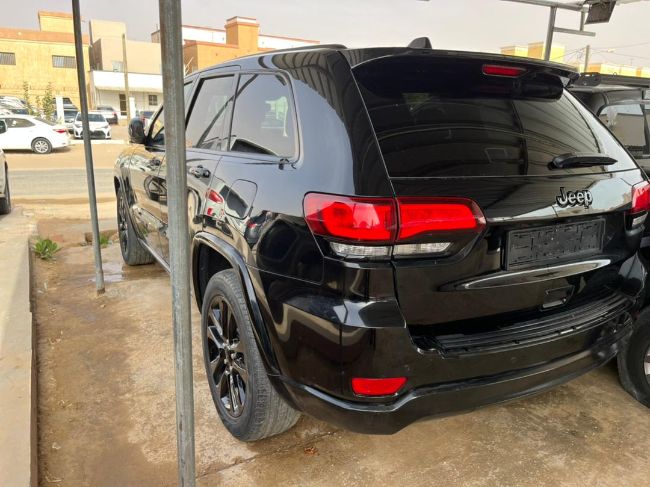 JEEP GRAND CHEROKEE LAREDO