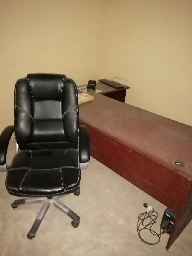 Vente Bureau avec Retour et Chaise