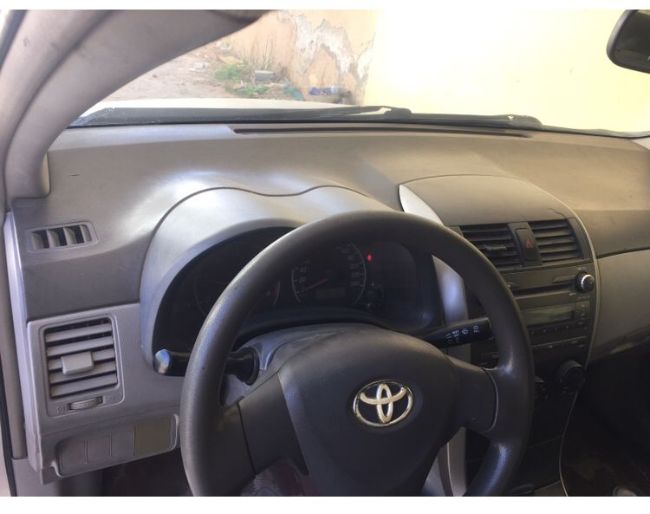 سيارة من نوع كورولا  Toyota Corolla 2008