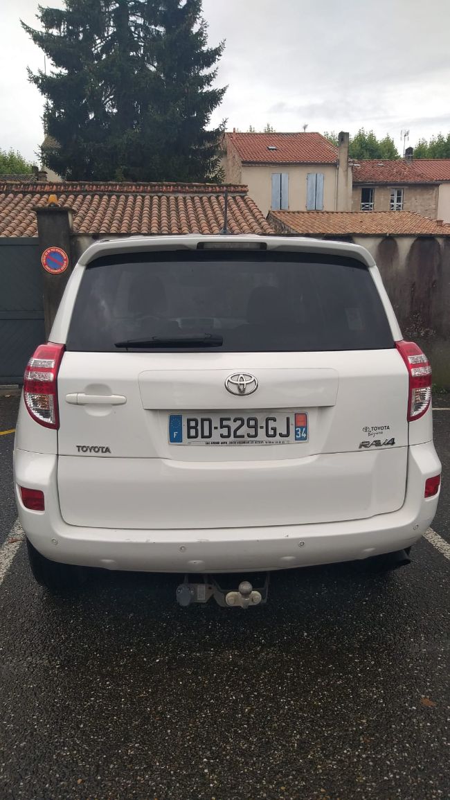 Voiture Rav4 tres bonne état 6 vitesse 