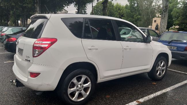 Voiture Rav4 tres bonne état 6 vitesse 