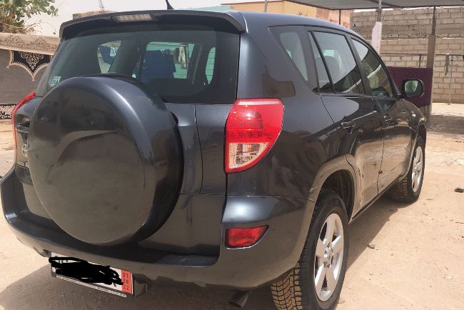 جاية من ألمانيا Rav4 بحالة جيدة جدًا 