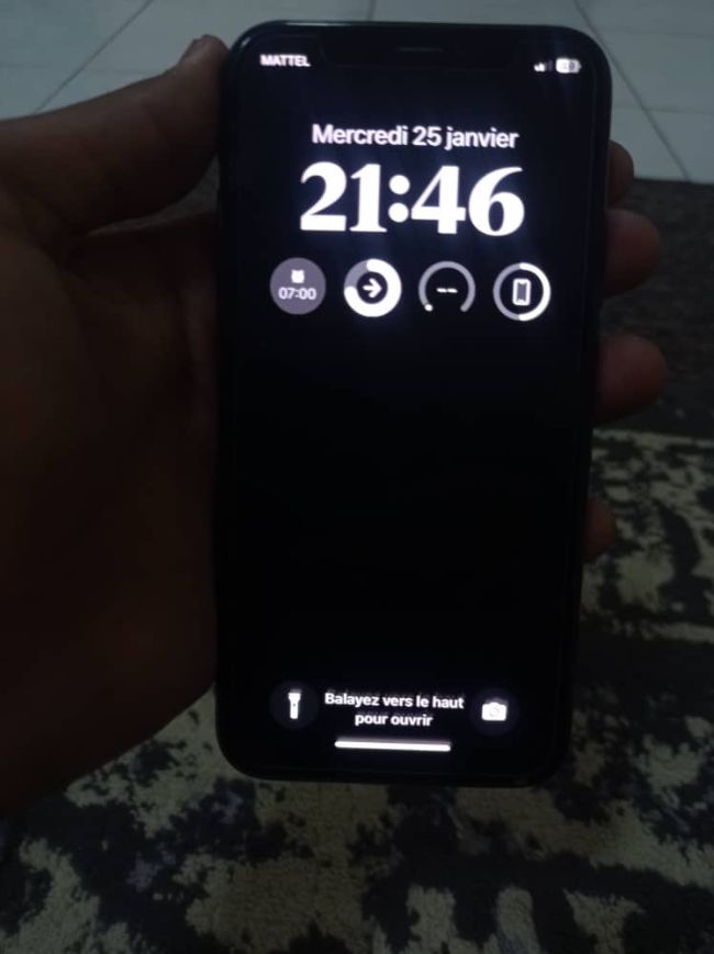 iPhone x black