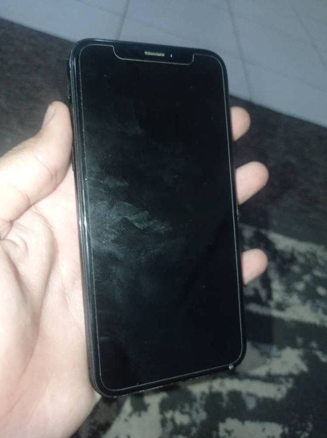 iPhone x black