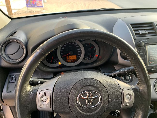 Toyota RAV4 toute neuf تويوتا راف4 نظيفة 