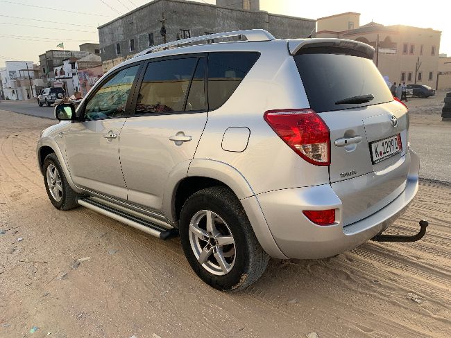 Toyota RAV4 toute neuf تويوتا راف4 نظيفة 