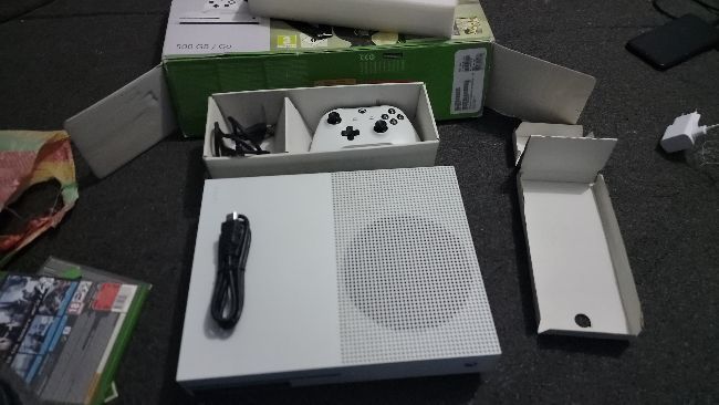 Xbox One S 