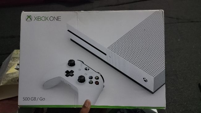 Xbox One S 