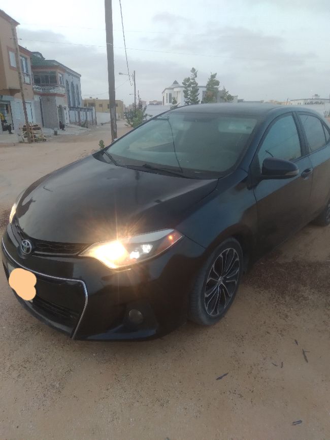 Corolla 2015 automatique en bon etat 