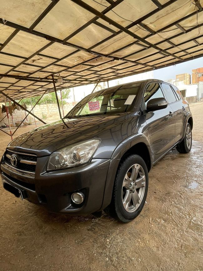 Rav 4 (4*4)   جاي من فرنسا  جديدة full option 