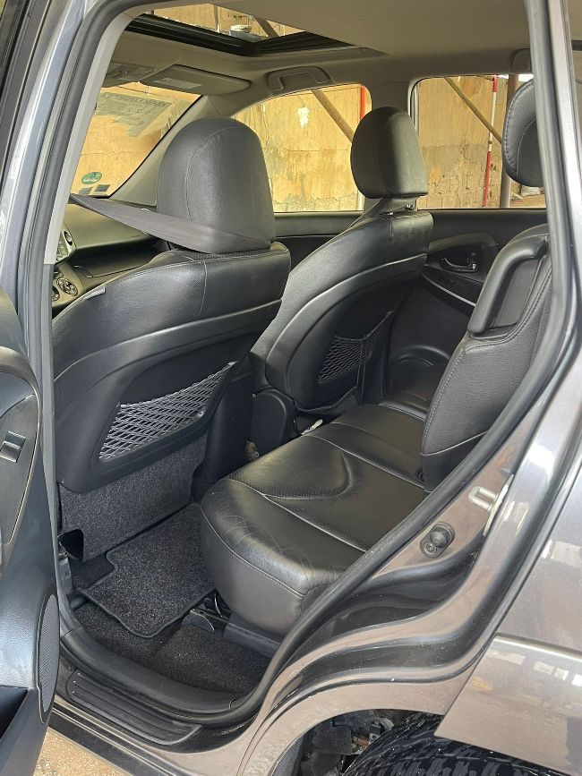 Rav 4 (4*4)   جاي من فرنسا  جديدة full option 