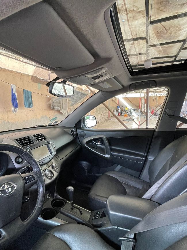 Rav 4 (4*4)   جاي من فرنسا  جديدة full option 