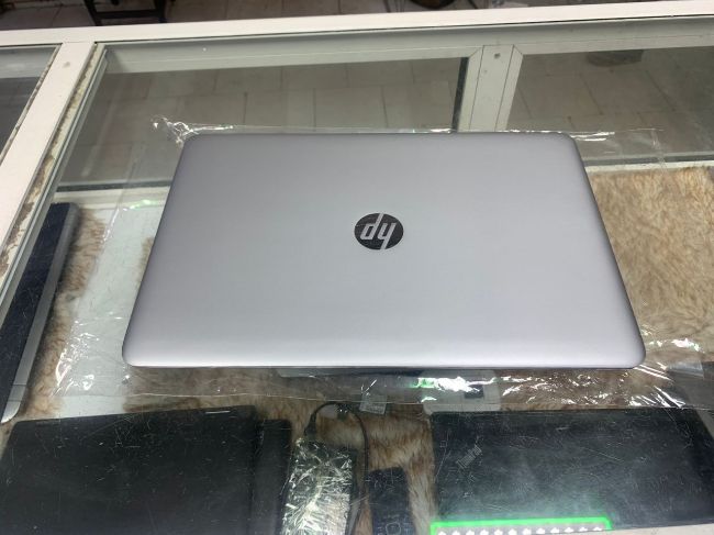 Hp cor i5 7gh 14 pouces Disk 256SSD RAM 8GB Battery 4h