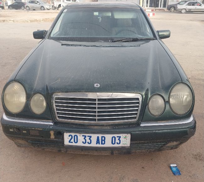 Mercedes E200 automatique gasoil presque arivage