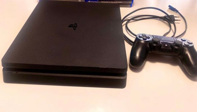 Ps4 Slim 1000gb نضيف ولاكط انفتحت 