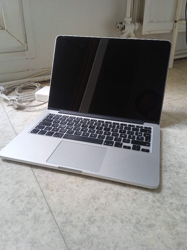 MacBook pro retina 2025