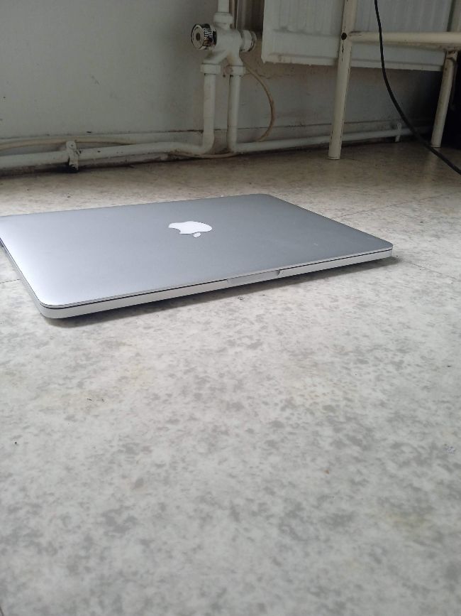 MacBook pro retina 2025