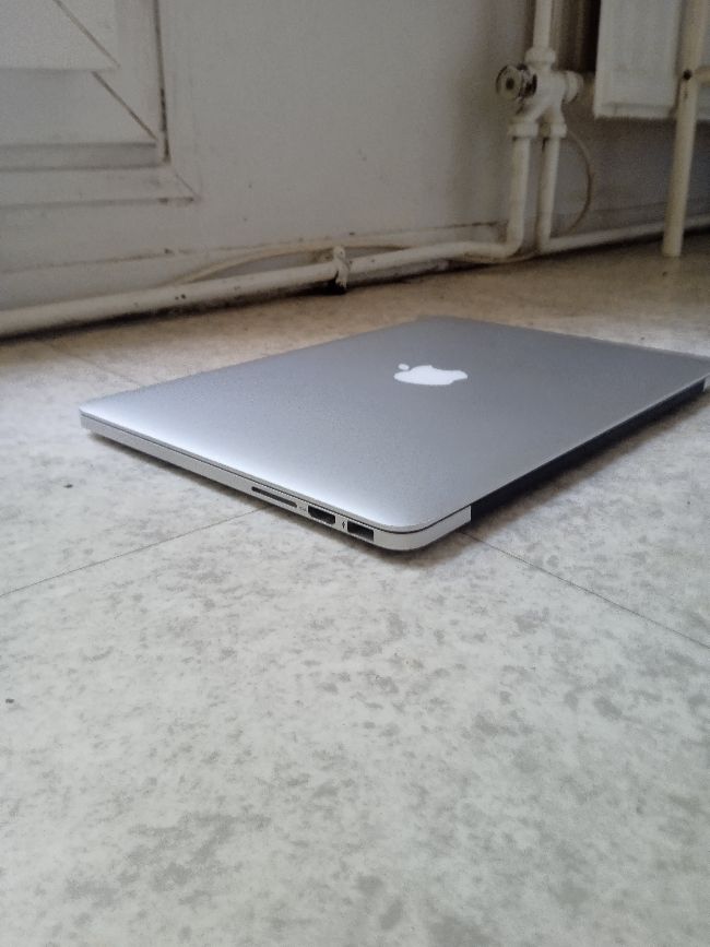 MacBook pro retina 2025