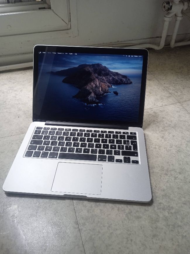 MacBook pro retina 2025