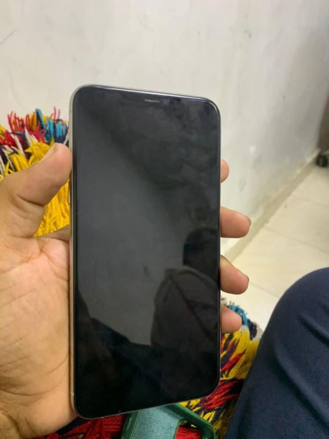 هاتف ايفون 11pro max مزال زين 