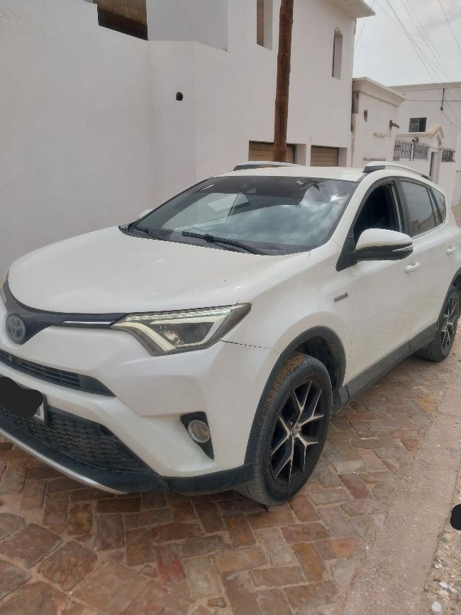 Rav 4 2017 hybird européen en bon etat