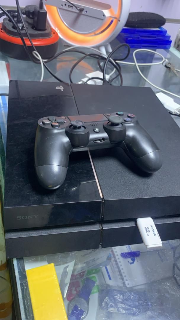 Ps4 fat craket avec deux manett