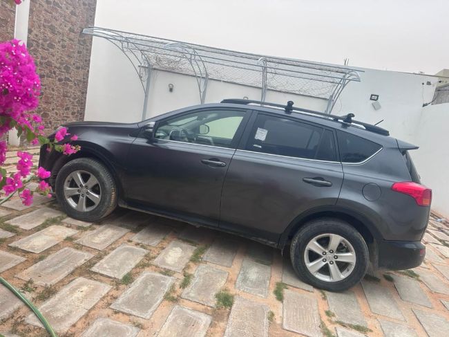 سيارة Rav4 2015 نظيفة مولاتها امرأة ب4ملايين و مئتين 