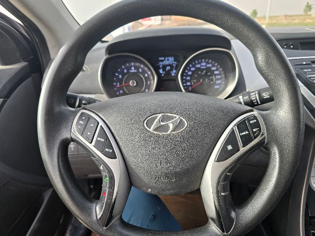 Hyundai elantra 2012 en tout bonne santé pris négociab