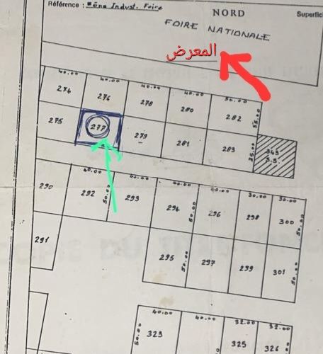 عقار عبارة عن مخازن كبيرة بلقرب من كرفور المعرض