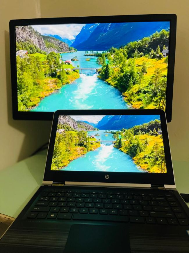 UN PC À VENDRE EN TRÈS BON ÉTAT 