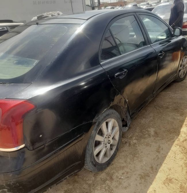  une Toyota Avensis 2003, 5 vitesses BEKAM 