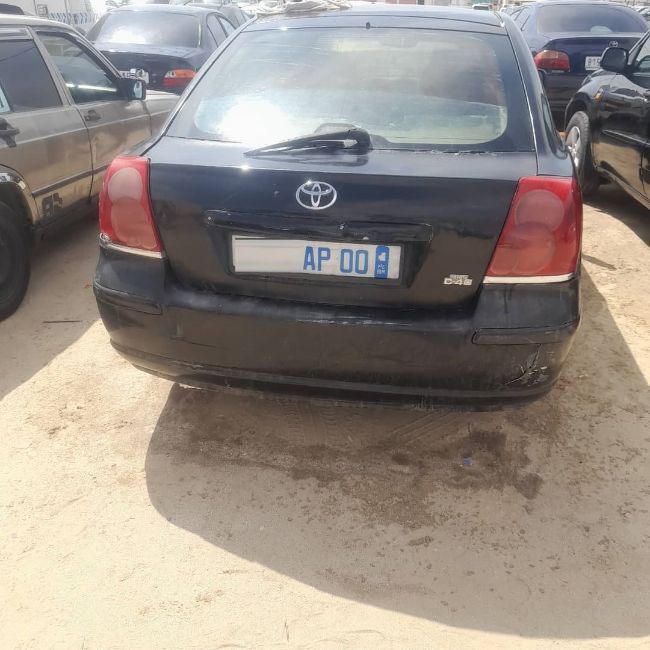  une Toyota Avensis 2003, 5 vitesses BEKAM 