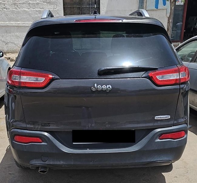 Jeep cherokee 2015 non Matricule  غير مرقمة