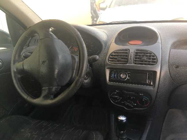 Peugeot 206 en bonne état 