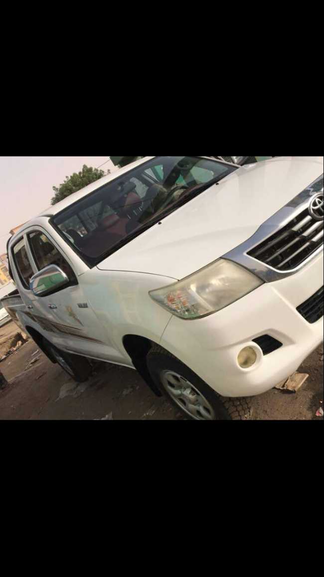 Hilux جديدة مديونه ماهي مرقمه 