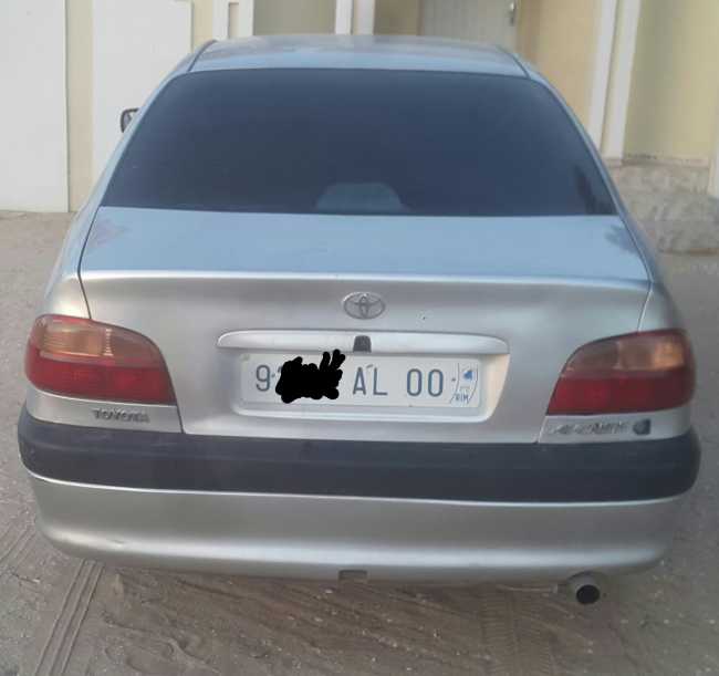  Avensis 2.0 سيارة من نوع 