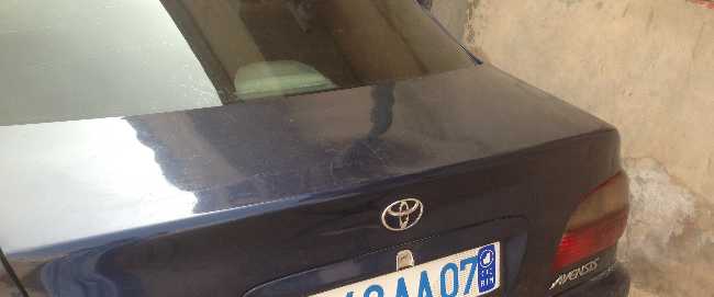 Avensis D4D  نظيفة زينه حته ماتطلس