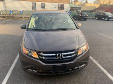 سيارة من نوع Honda Odyssey 2016 